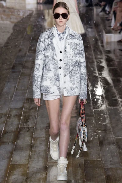 Look 44